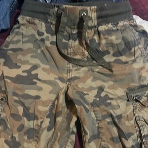 Men’s cargo shorts size small elastic waist
